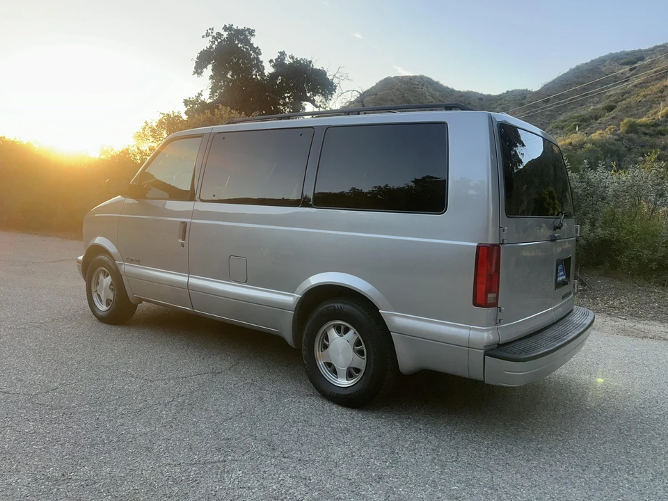 1997 Chevrolet Astro - Image 14 of 31