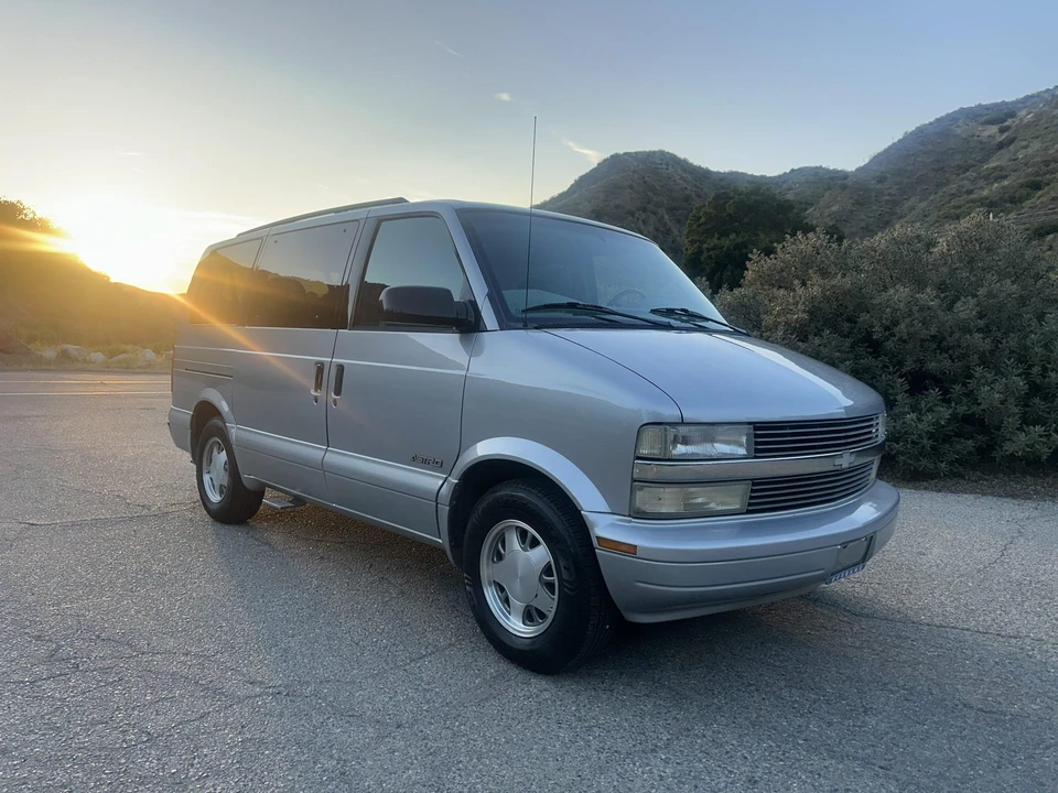 1997 Chevrolet Astro - Image 26 of 31