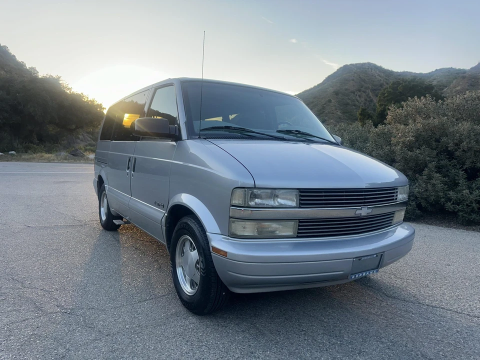 1997 Chevrolet Astro - Image 30 of 31