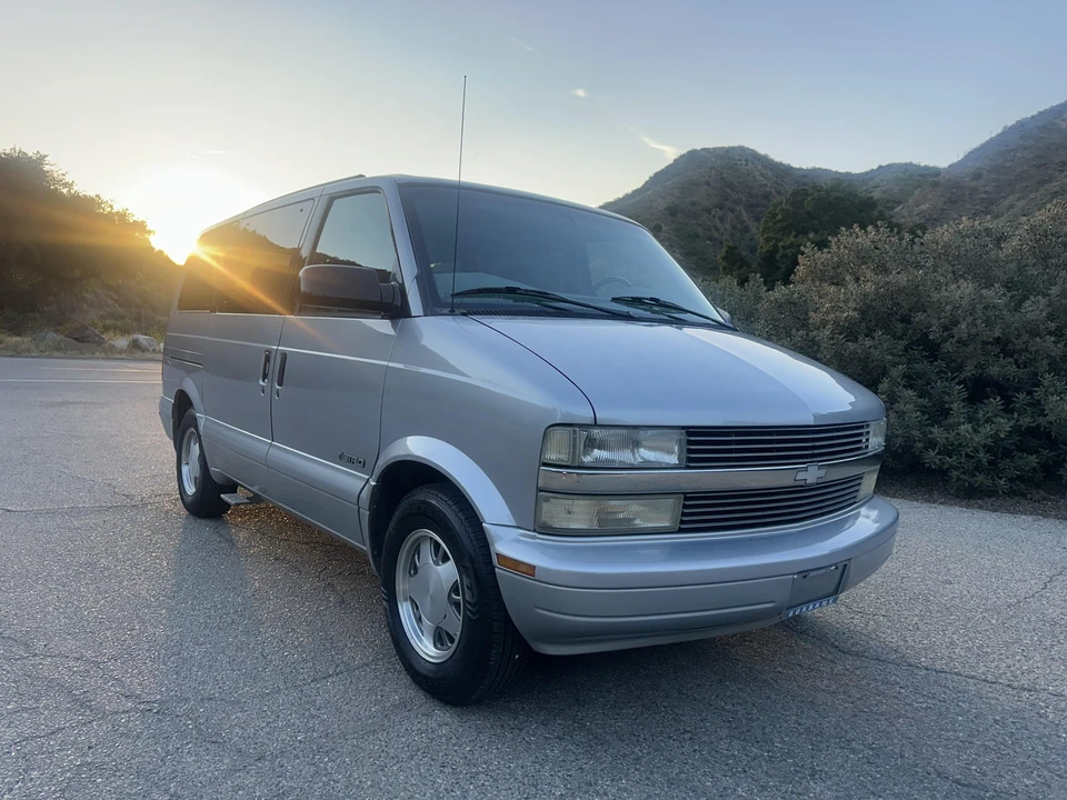 1997 Chevrolet Astro - Image 28 of 31