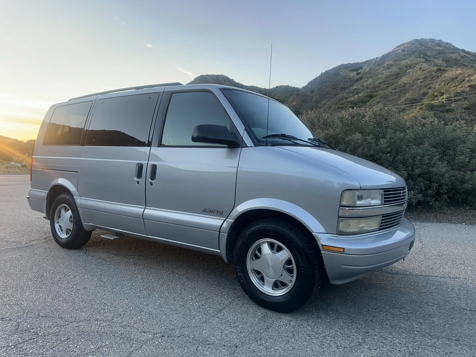 1997 Chevrolet Astro - Image 29 of 31