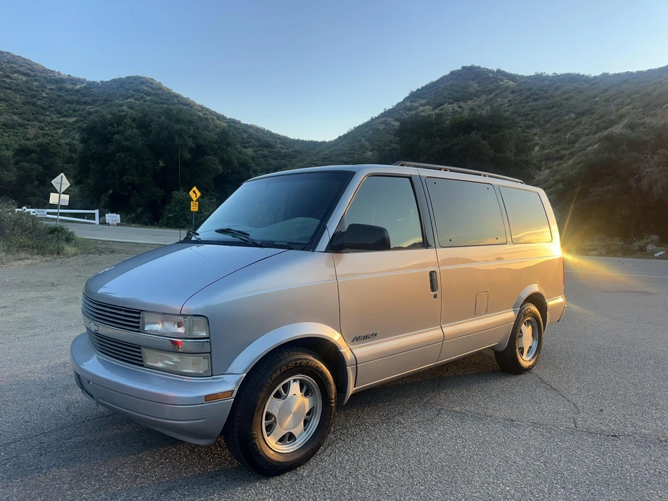 1997 Chevrolet Astro - Image 8 of 31