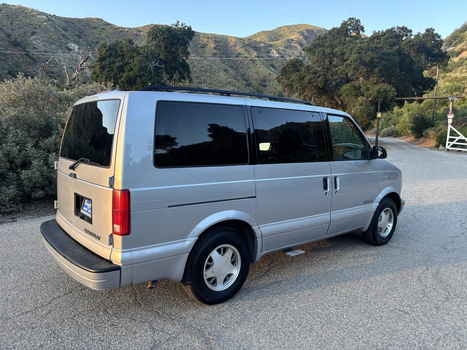 1997 Chevrolet Astro - Image 21 of 31