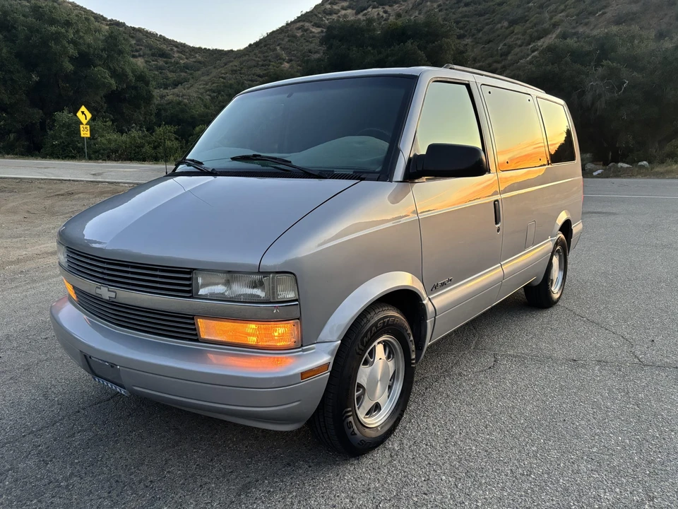 1997 Chevrolet Astro - Image 5 of 31