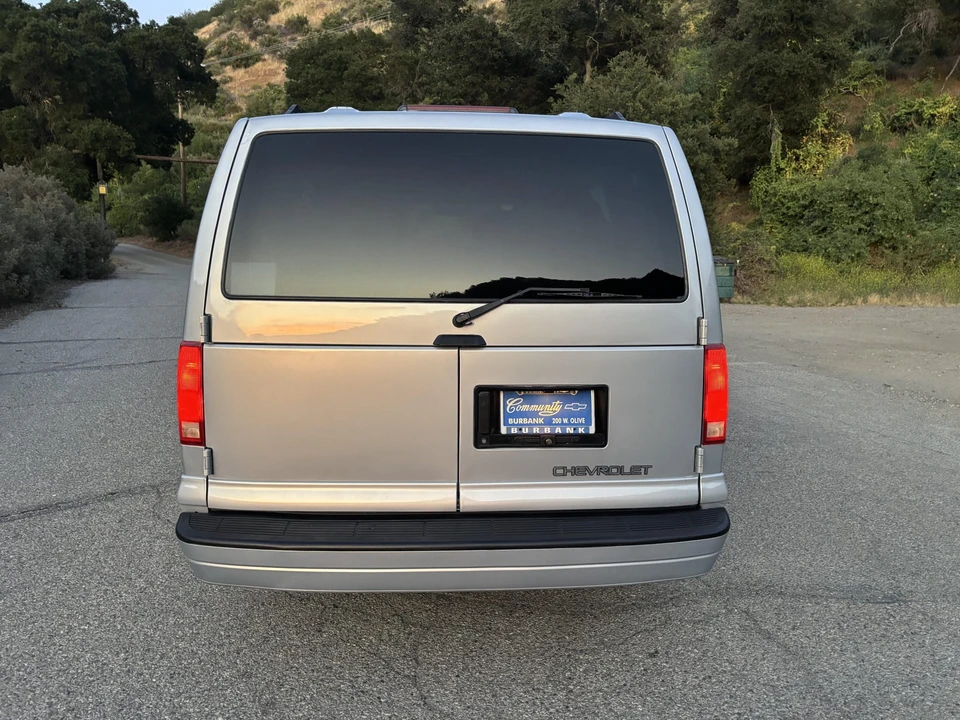 1997 Chevrolet Astro - Image 17 of 31