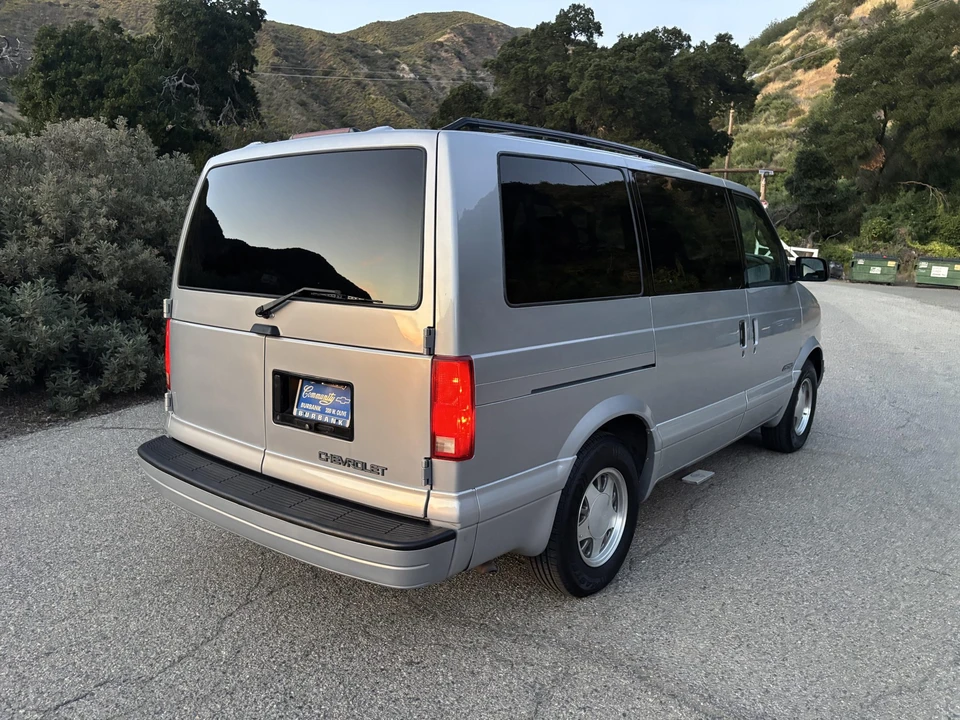 1997 Chevrolet Astro - Image 19 of 31