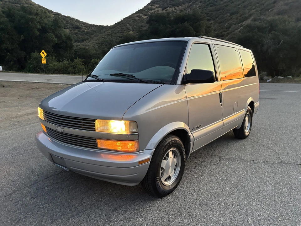 1997 Chevrolet Astro - Image 6 of 31