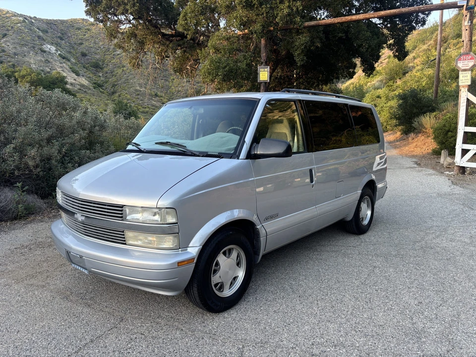 1997 Chevrolet Astro - Image 7 of 31