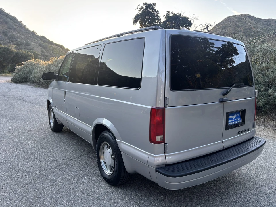 1997 Chevrolet Astro - Image 13 of 31