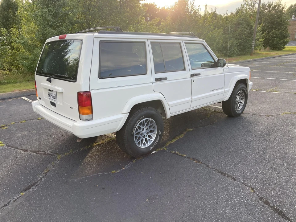 1997 Jeep XJ Cherokee - Image 15 of 31