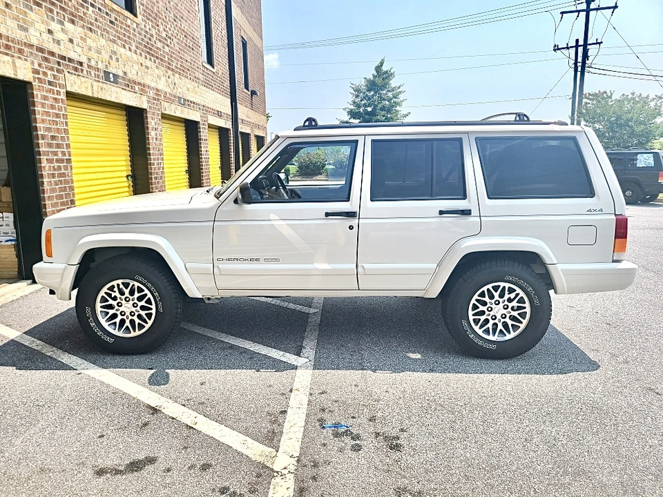 1997 Jeep XJ Cherokee - Image 2 of 31
