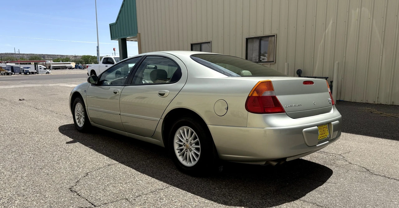 1999 Chrysler 300 - Image 11 of 31