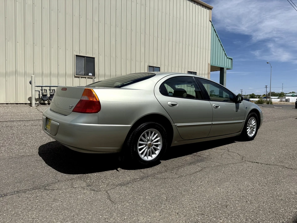 1999 Chrysler 300 - Image 14 of 31