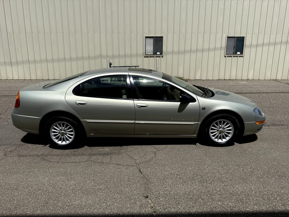1999 Chrysler 300 - Image 17 of 31