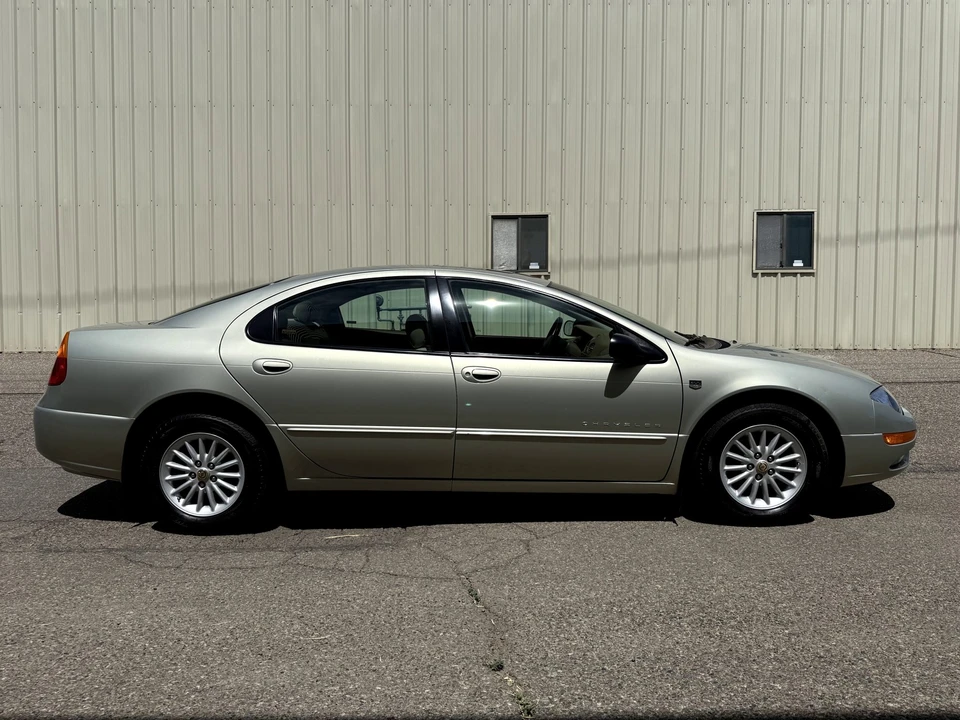 1999 Chrysler 300 - Image 16 of 31