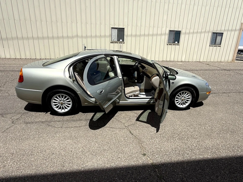1999 Chrysler 300 - Image 18 of 31