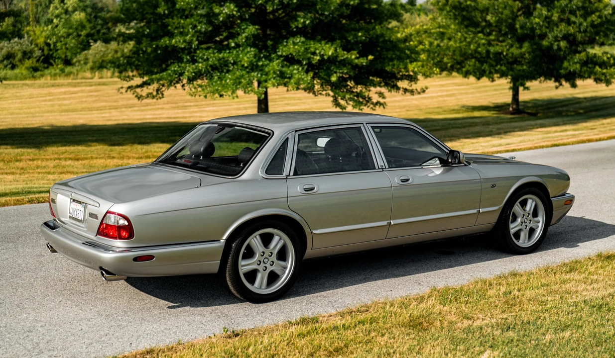 1999 Jaguar X308 XJR - Image 24 of 31