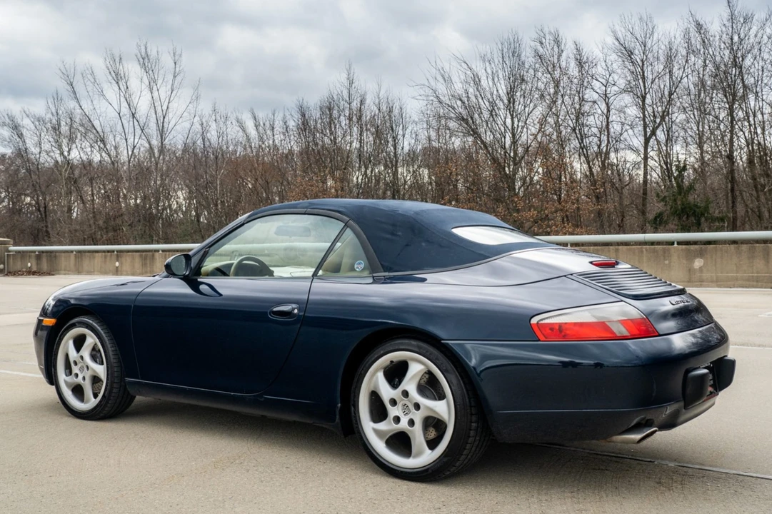 1999 Porsche 996 Carrera - Image 28 of 31