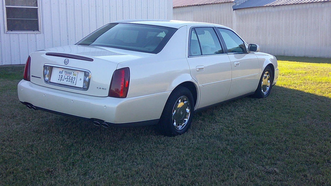 2000 Cadillac DeVille 8th Gen - Image 4 of 31