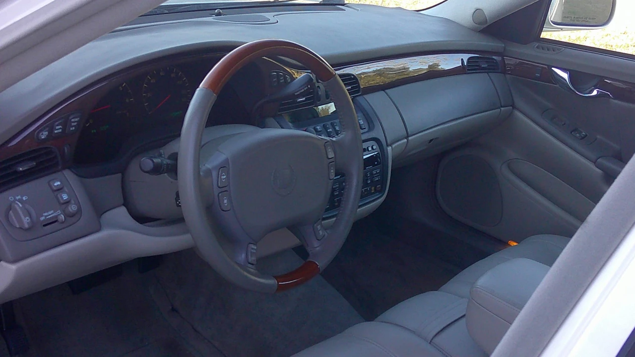 2000 Cadillac DeVille 8th Gen - Image 17 of 31