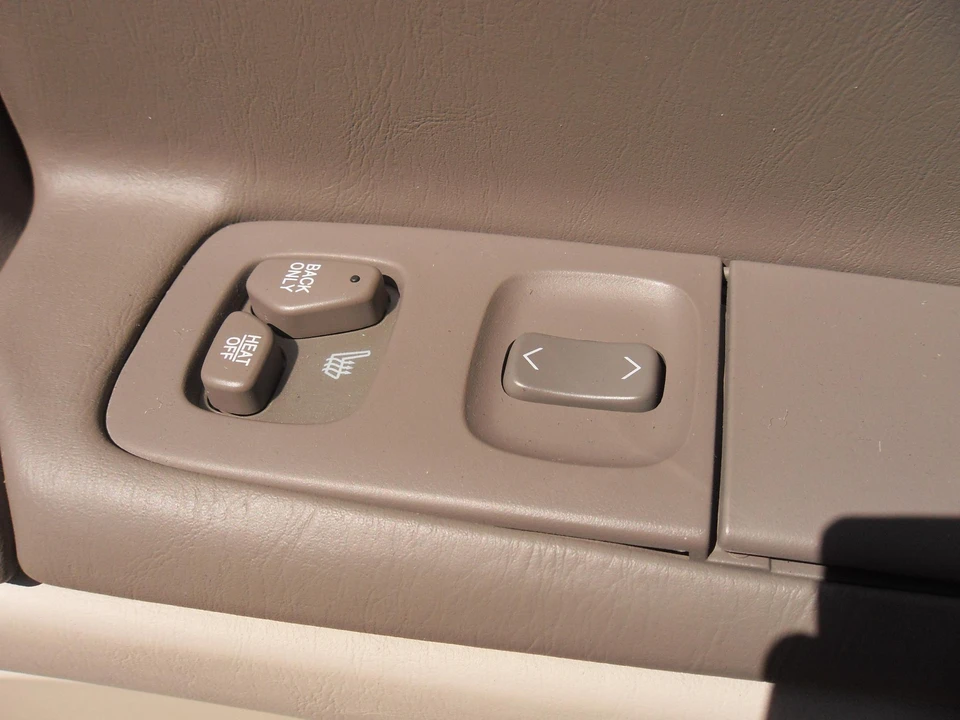 2000 Cadillac DeVille 8th Gen - Image 27 of 31