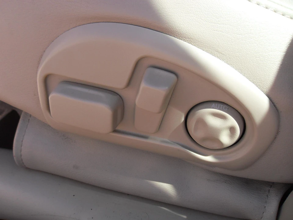2000 Cadillac DeVille 8th Gen - Image 19 of 31