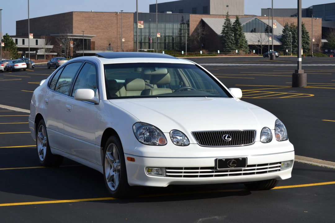 2000 Lexus GS 2nd Gen - Image 10 of 31