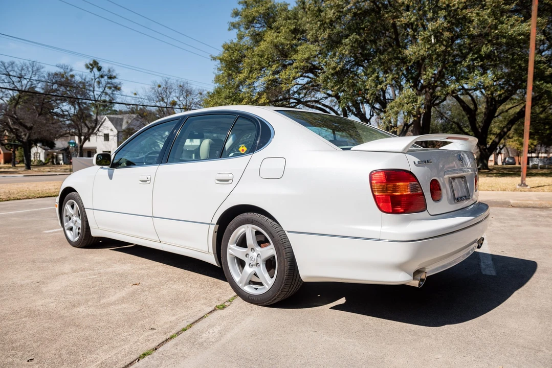 2000 Lexus GS 2nd Gen - Image 4 of 31