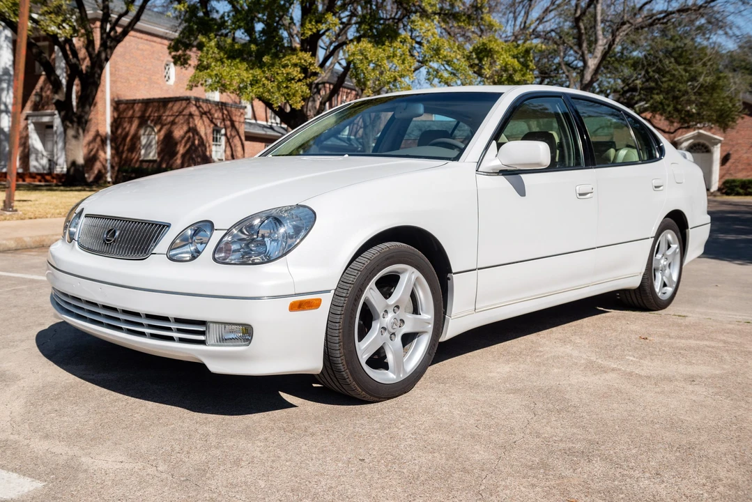 2000 Lexus GS 2nd Gen - Image 2 of 31