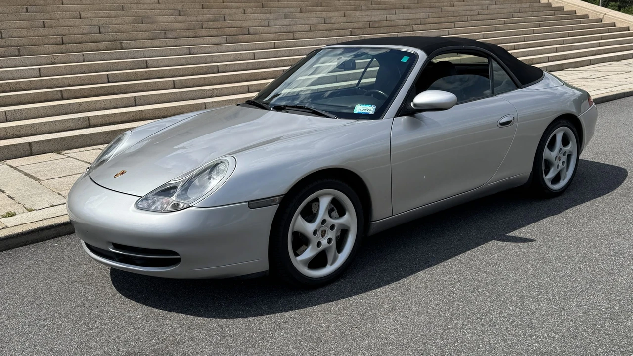 2000 Porsche 996 Carrera 4 - Image 2 of 31
