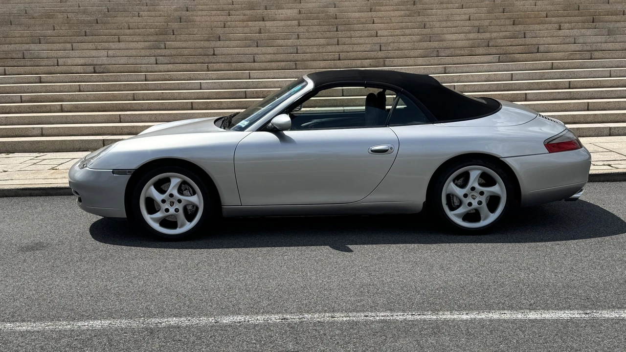 2000 Porsche 996 Carrera 4 - Image 14 of 31