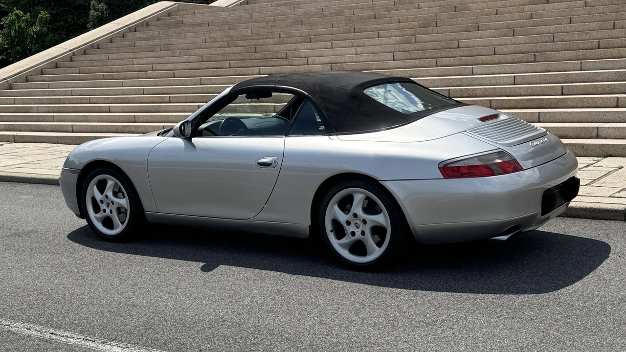 2000 Porsche 996 Carrera 4 - Image 13 of 31