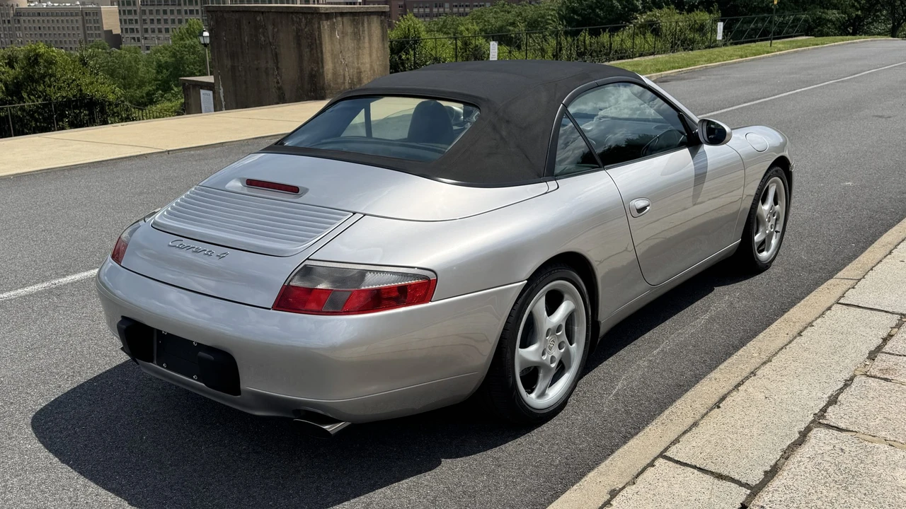 2000 Porsche 996 Carrera 4 - Image 9 of 31