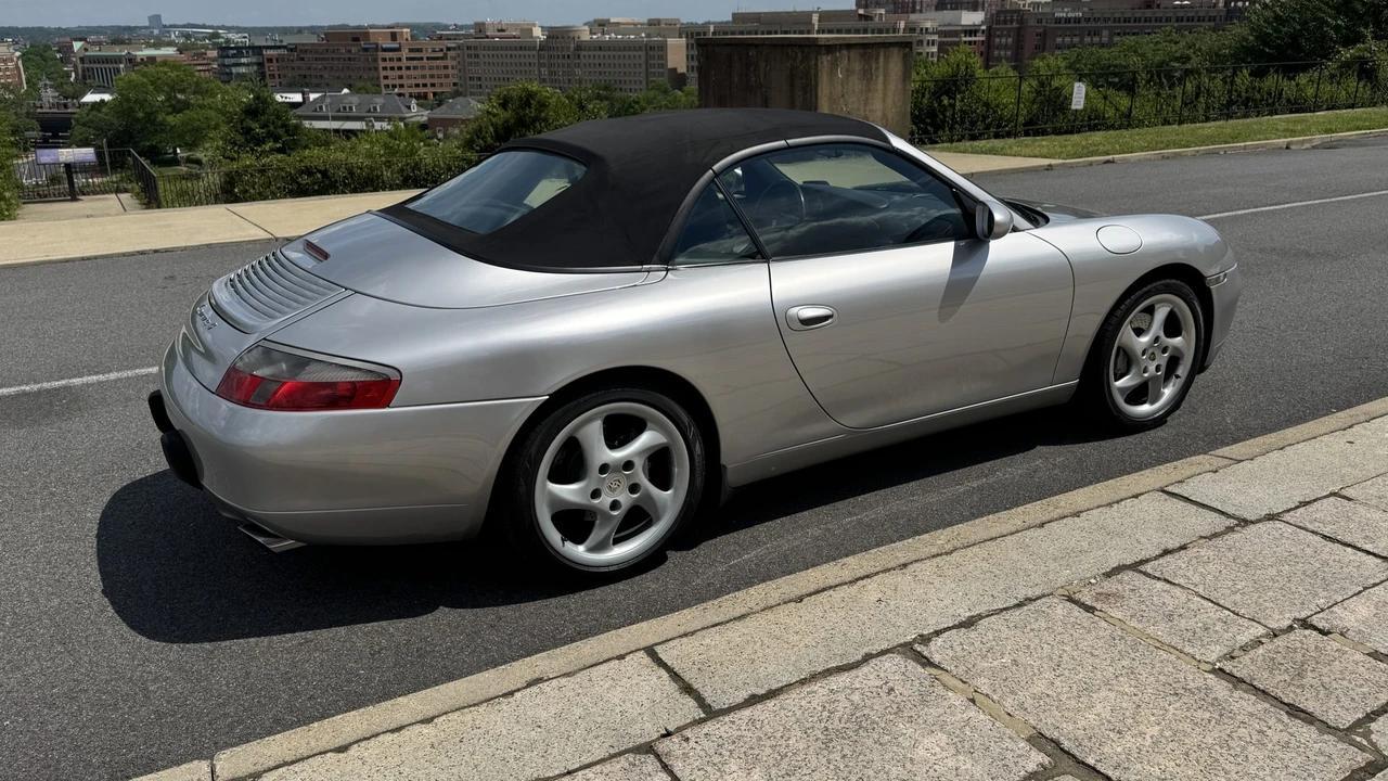 2000 Porsche 996 Carrera 4 - Image 8 of 31