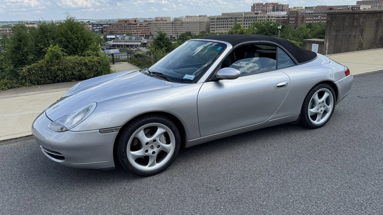 2000 Porsche 996 Carrera 4 - Image 16 of 31