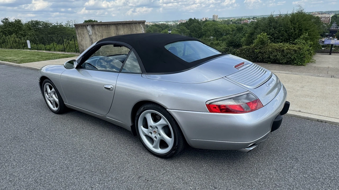 2000 Porsche 996 Carrera 4 - Image 22 of 31