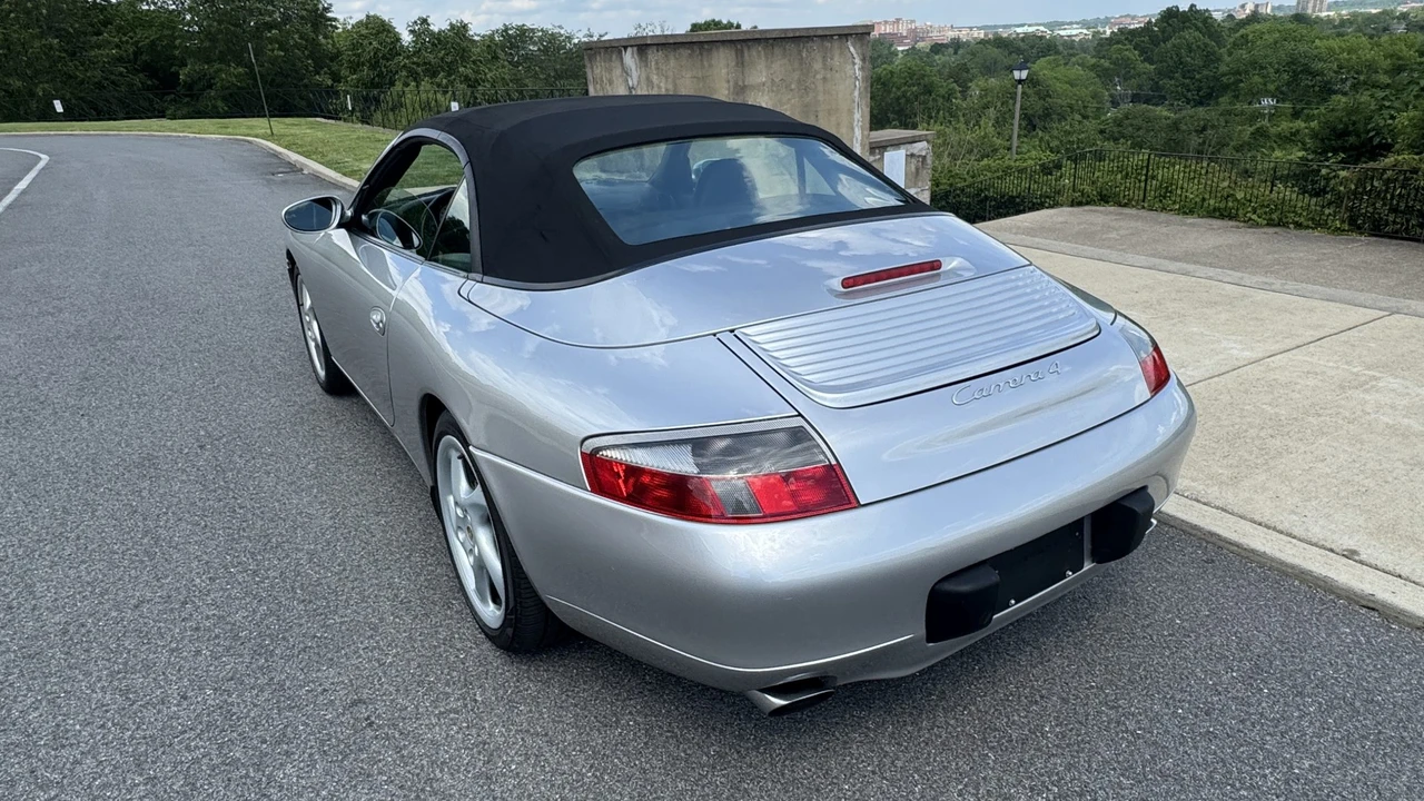 2000 Porsche 996 Carrera 4 - Image 23 of 31
