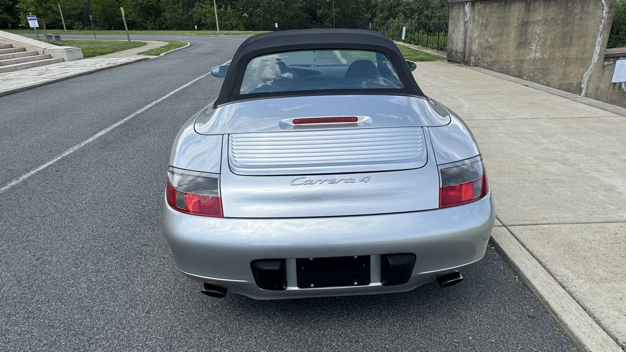 2000 Porsche 996 Carrera 4 - Image 24 of 31
