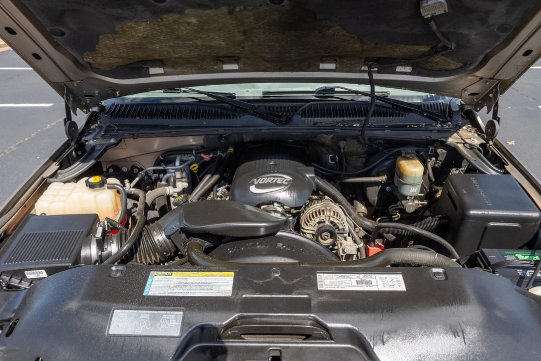 2001 Chevrolet Suburban 9th Gen - Image 6 of 8