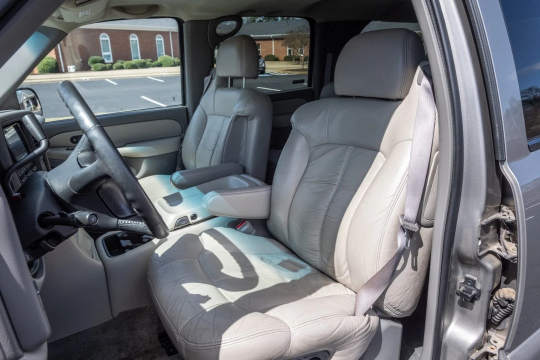 2001 Chevrolet Suburban 9th Gen - Image 4 of 8
