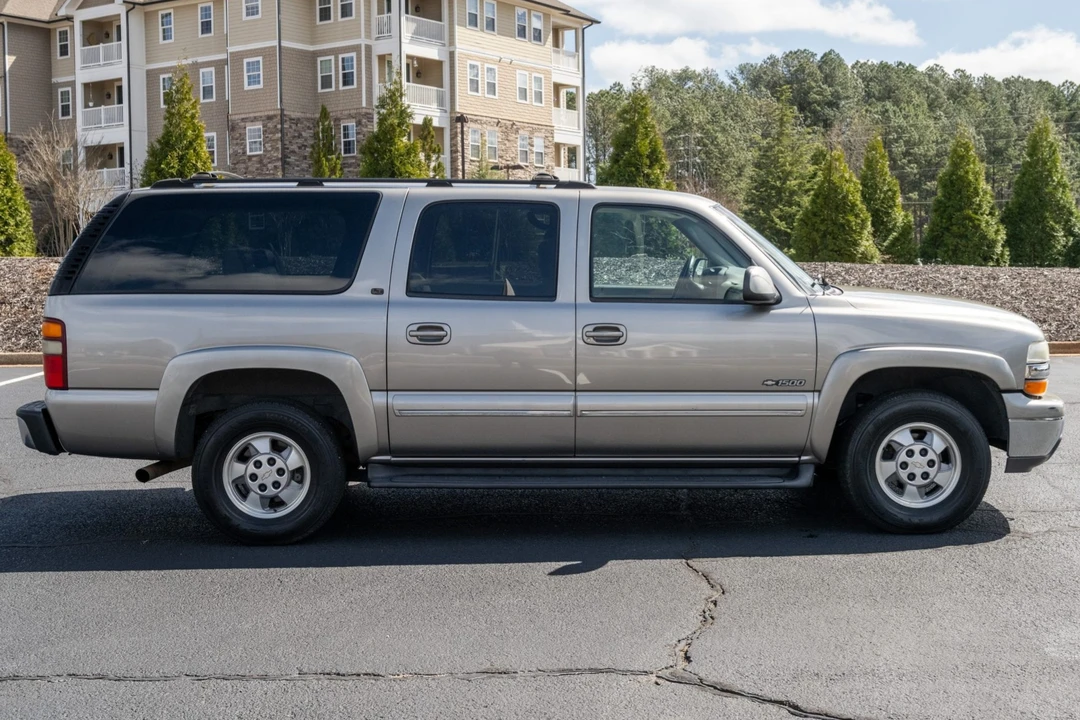 2001 Chevrolet Suburban 9th Gen - Image 3 of 8