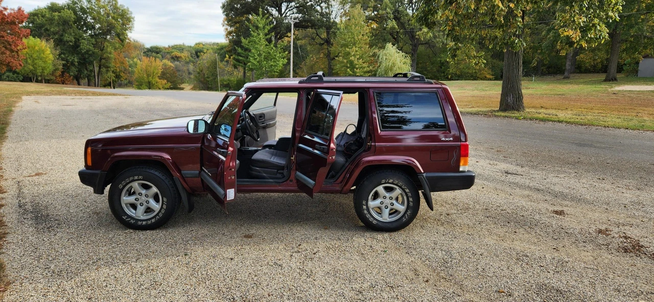 2001 Jeep XJ Cherokee - Image 10 of 31