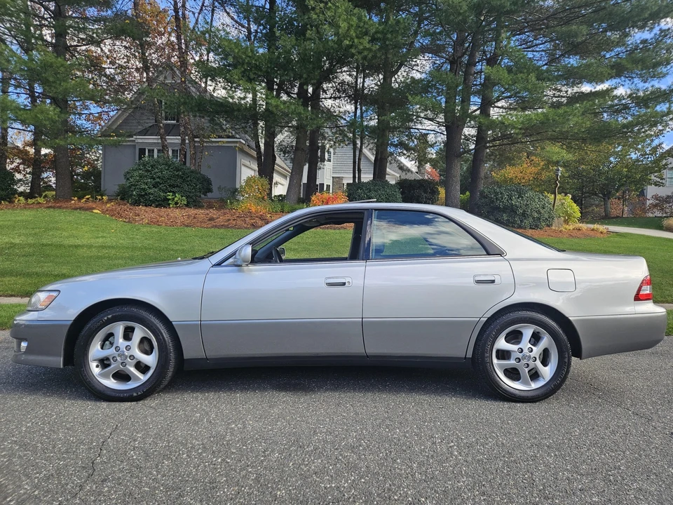 2001 Lexus ES 3rd Gen - Image 19 of 31