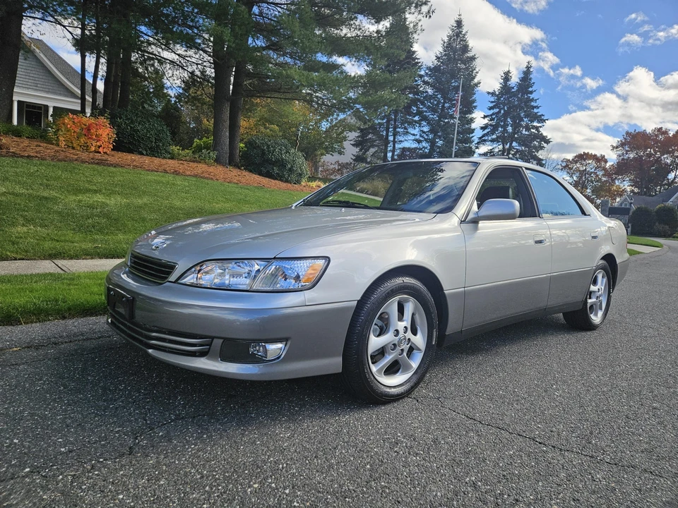 2001 Lexus ES 3rd Gen - Image 3 of 31
