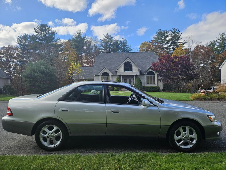 2001 Lexus ES 3rd Gen - Image 25 of 31
