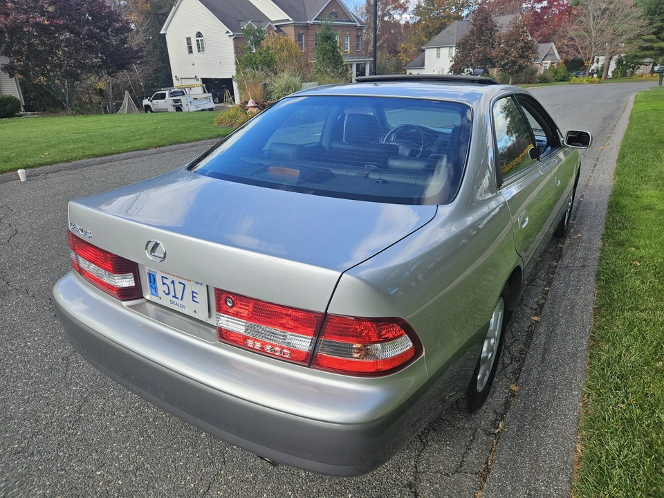 2001 Lexus ES 3rd Gen - Image 26 of 31