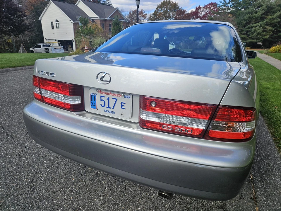 2001 Lexus ES 3rd Gen - Image 27 of 31