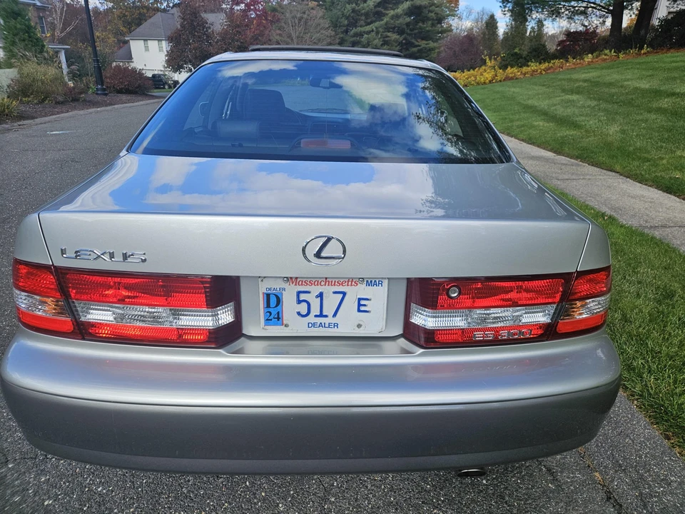 2001 Lexus ES 3rd Gen - Image 15 of 31