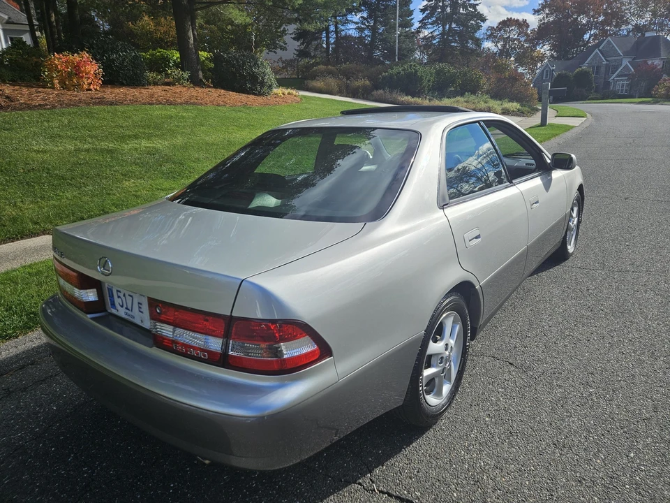 2001 Lexus ES 3rd Gen - Image 13 of 31
