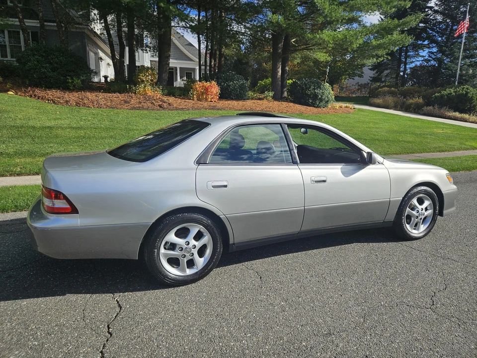 2001 Lexus ES 3rd Gen - Image 11 of 31